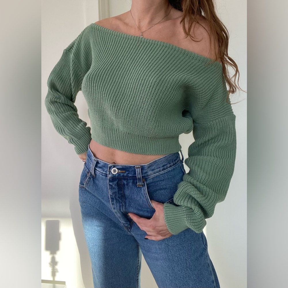 Sexy off the shoulder crop knit soft green sweater size M new condition